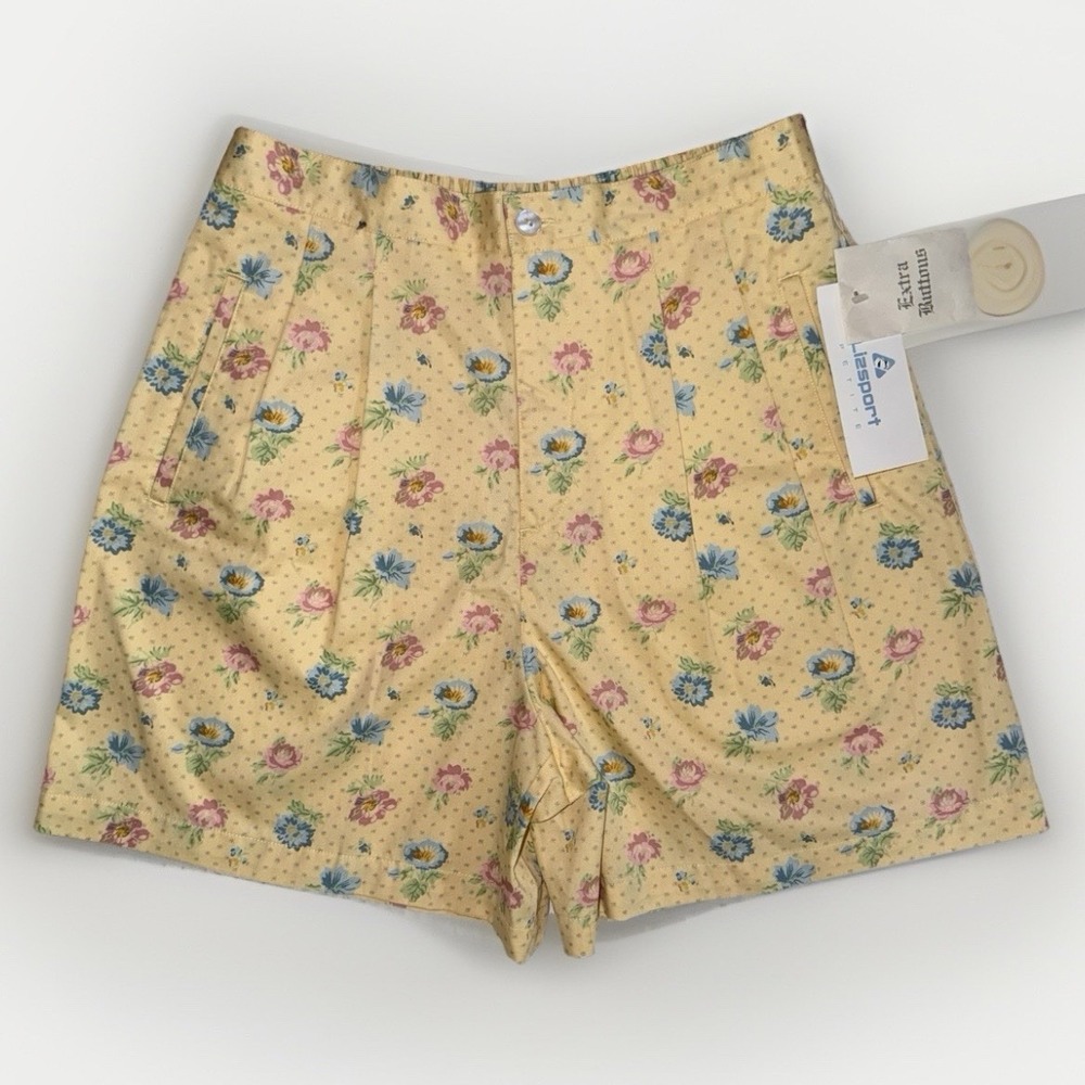 NWT Lizsport Petite 8P Floral Shorts Yellow Cottagecore Vtg High Rise Pleated